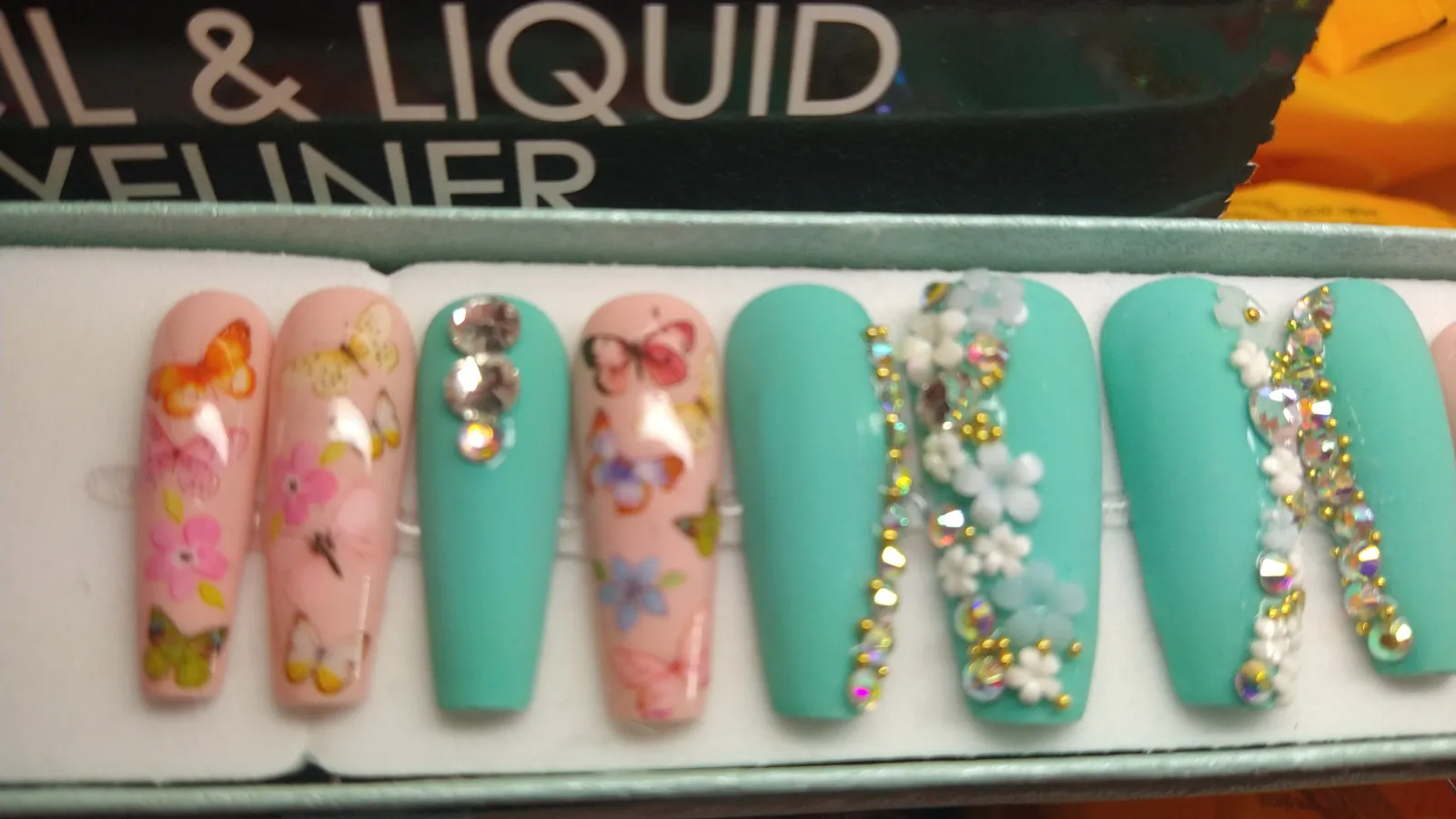 Uñas menta flores largas 2