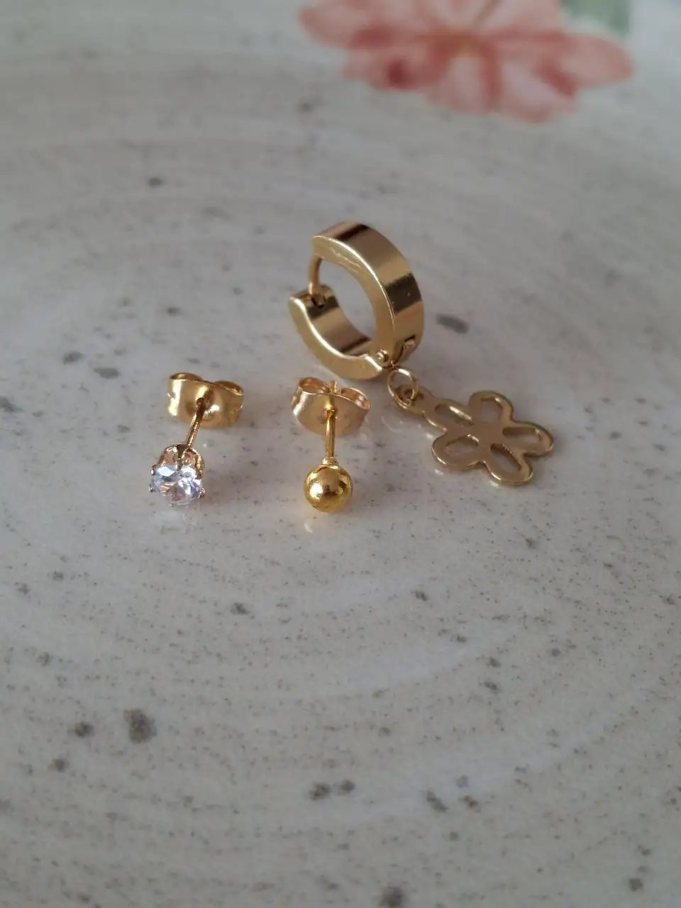 Set x3 Pares de Aretes Flor Margarita REF: J08 3