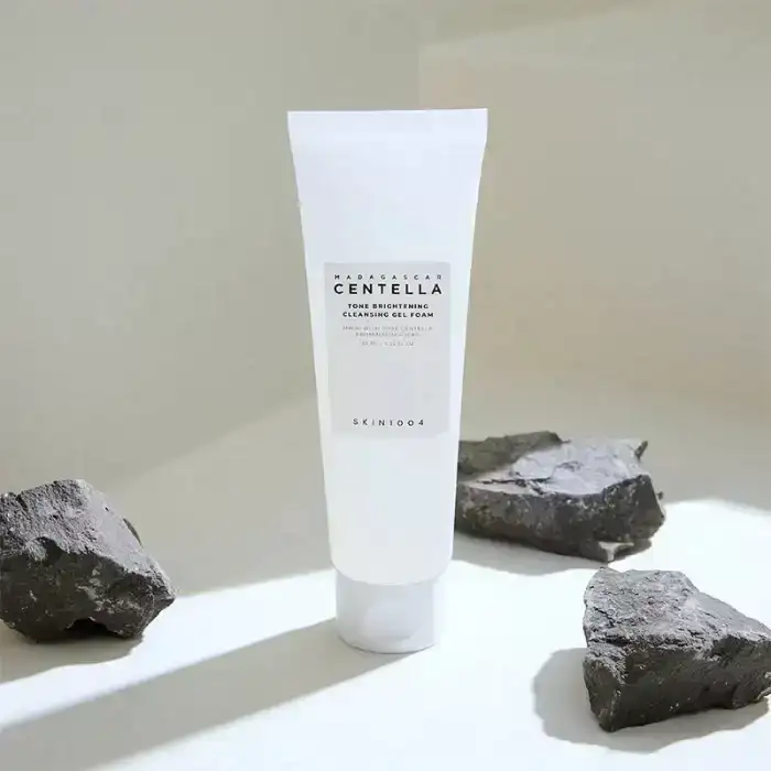 Gel limpiador iluminador con centella de Madagascar (125 ml) SKIN1004
