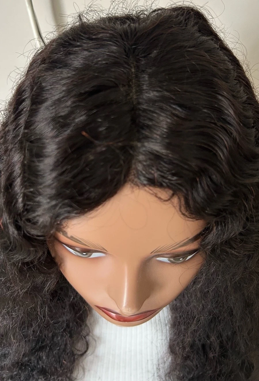Peluca de cabello humano rizado 24 pulgadas  (estilo *water wave*)  color #2., con cierre de encaje de 4x4  (sin necesidad de pegamento). 5