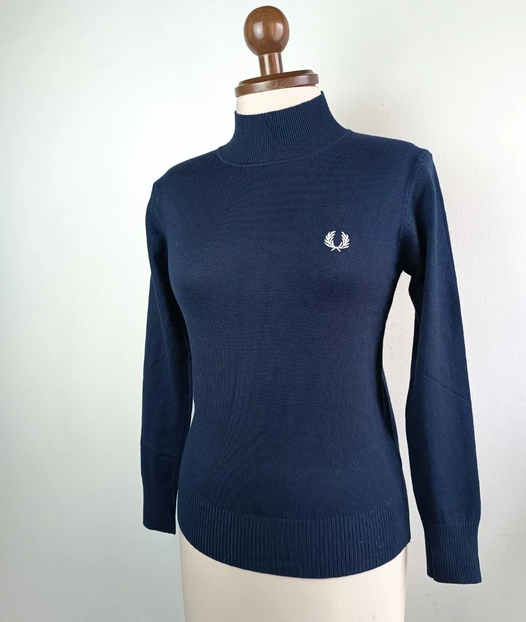 Jersey cuello alto azul oscuro 