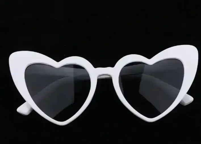 Anteojo acrilico rayban forma corazon blanco  4
