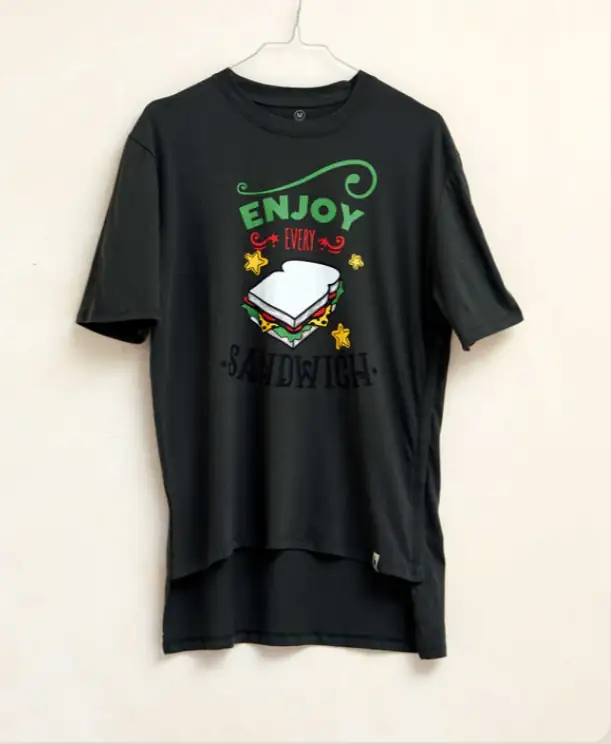 Playera sándwich