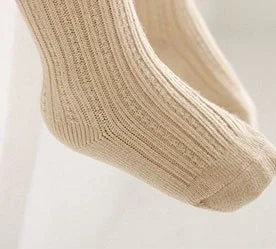 MEDIAS BEIGES CORTAS 2