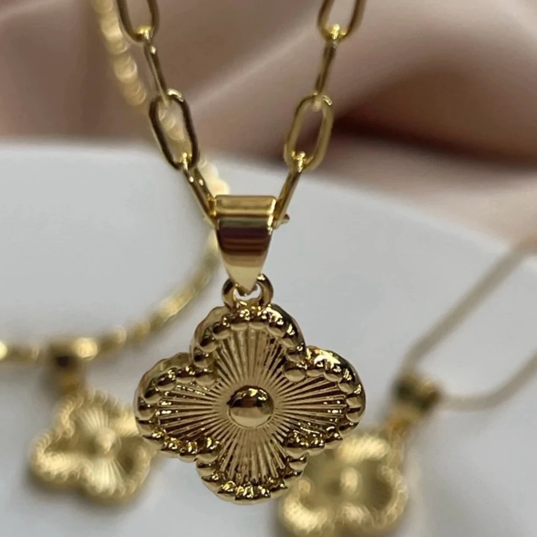 CADENA TREBOL DORADO 3