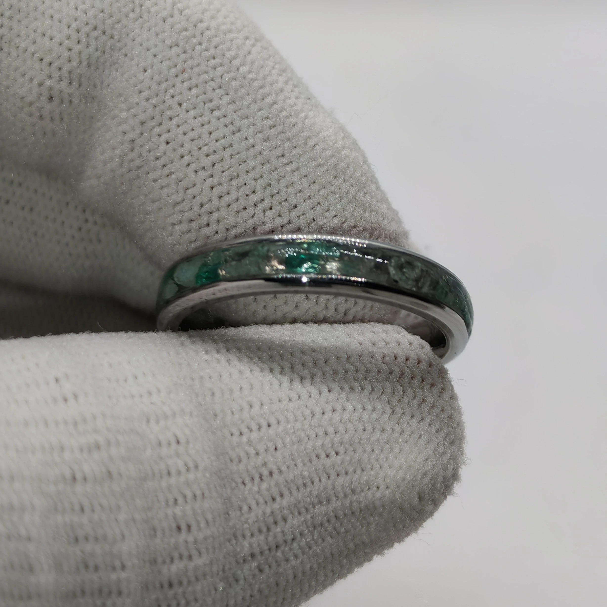 Anillo Talla 8.5 solo Esmeraldas Cristal  3
