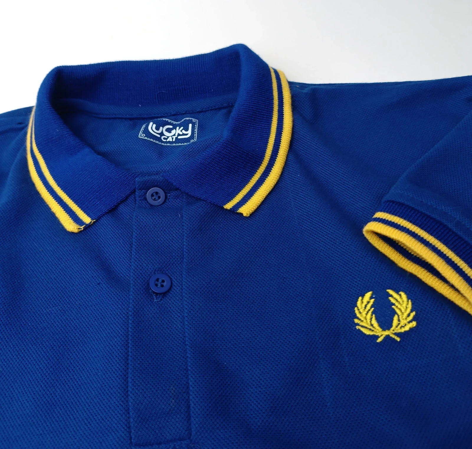 Polo azul  rey con amarillo