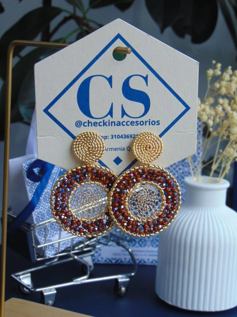 ARETES BAÑO DE ORO 24K CARACOL ENTORCHADO CAOBA TEJIDO