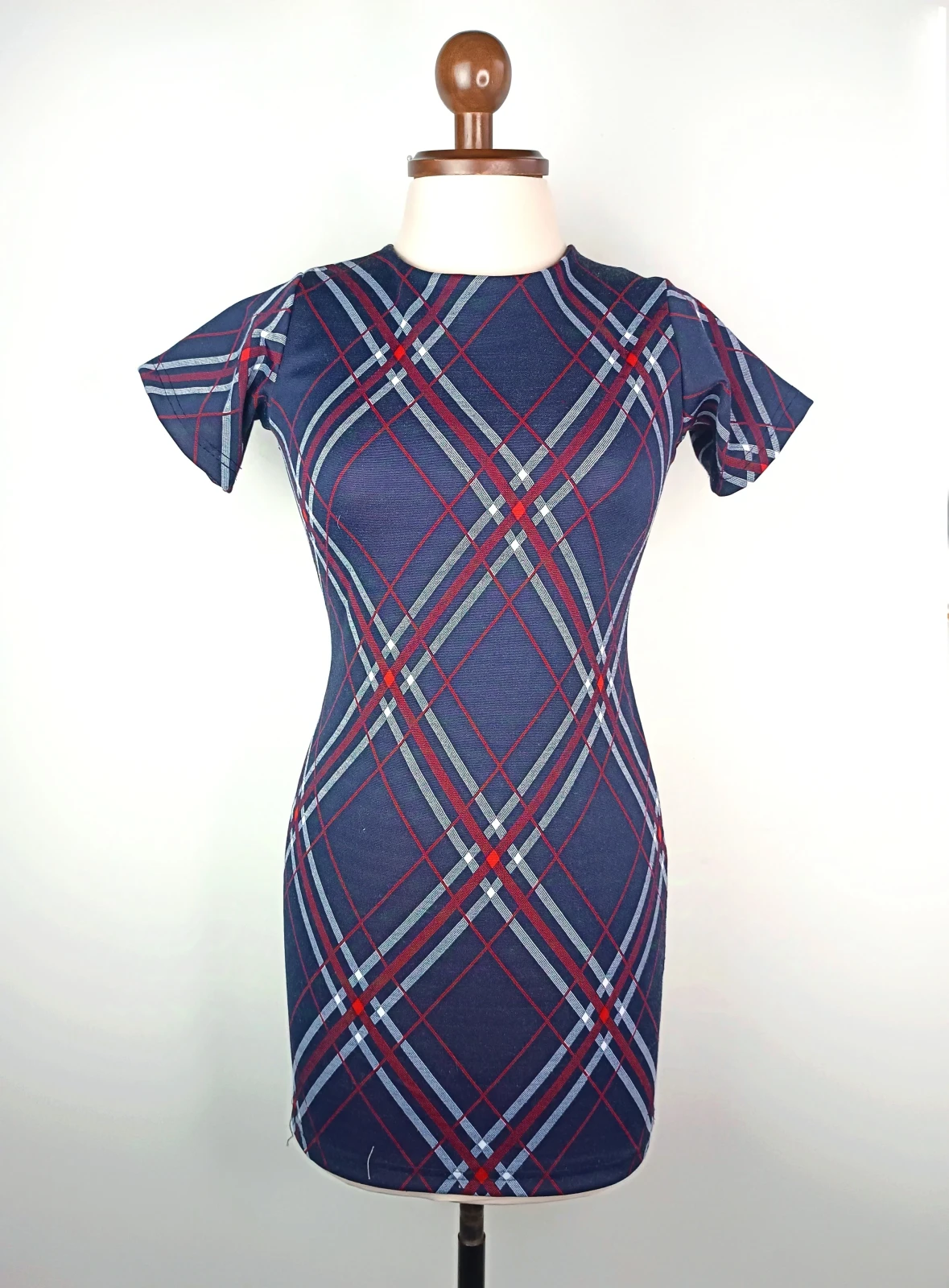Vestido azul oscuro lineas diagonales  2