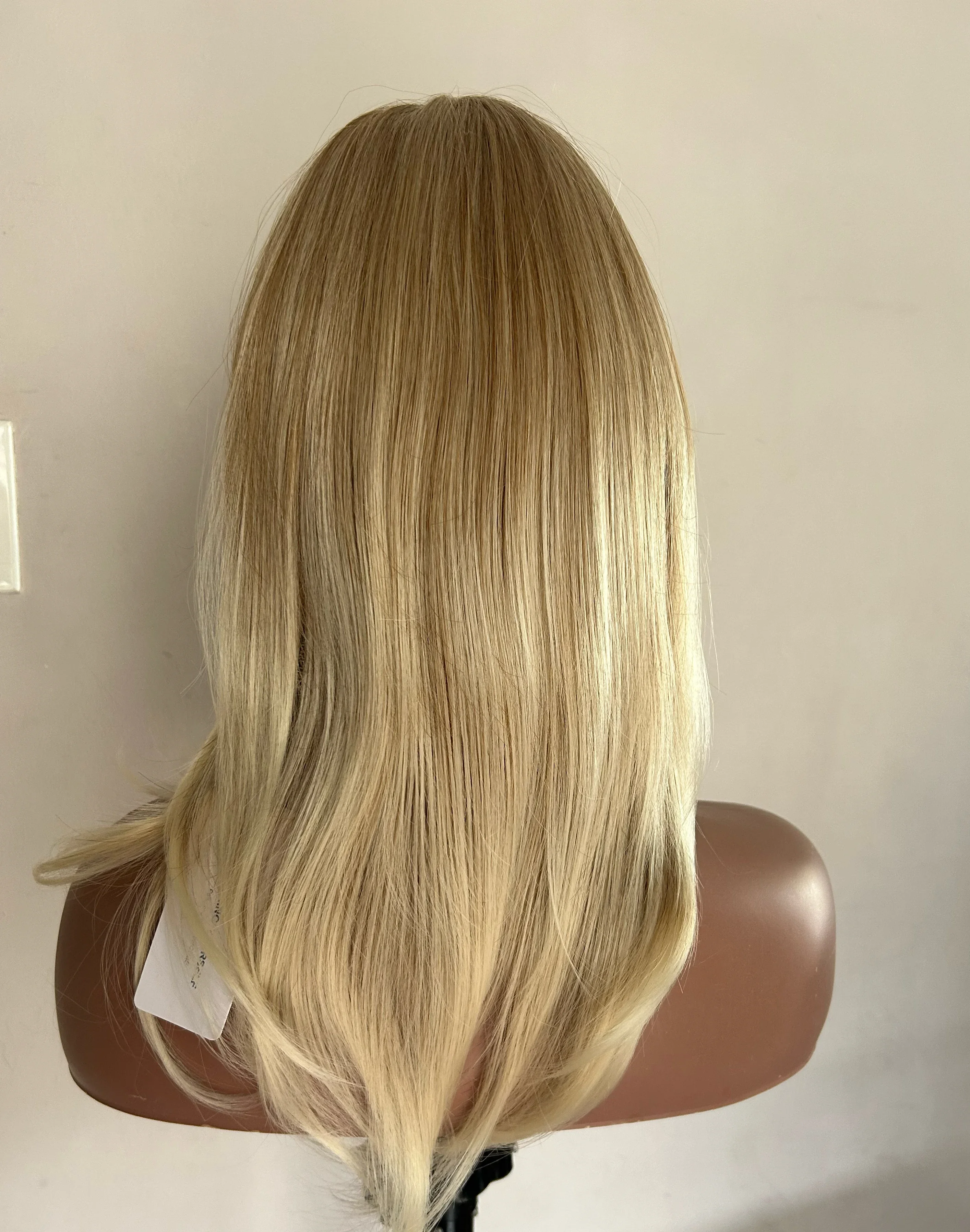 Peluca Rubia con flequillo  4