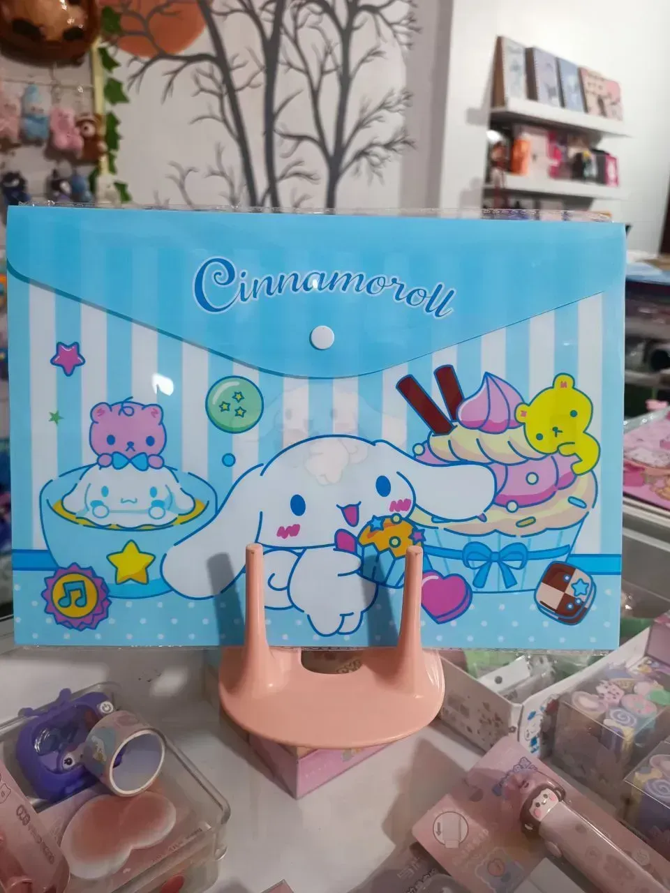 Carpeta tipos sobre. SANRIO. Más regalo 4