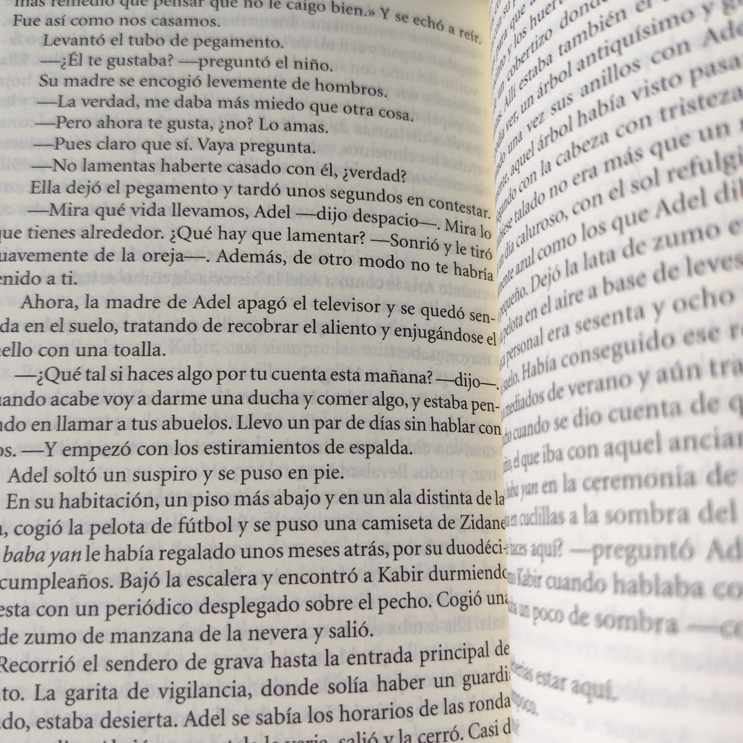 Y las montañas hablaron, Khaled Hosseini usado  3