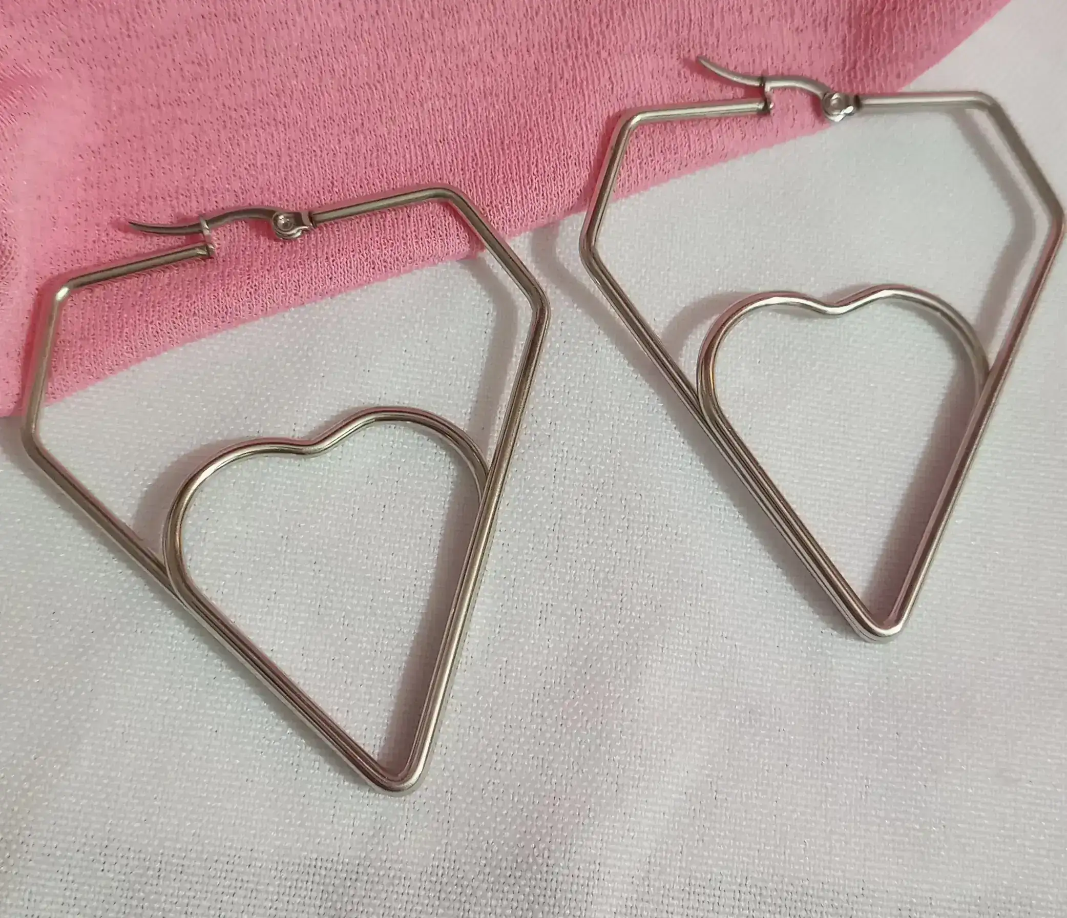 Argollas triangular con ❤️ interno