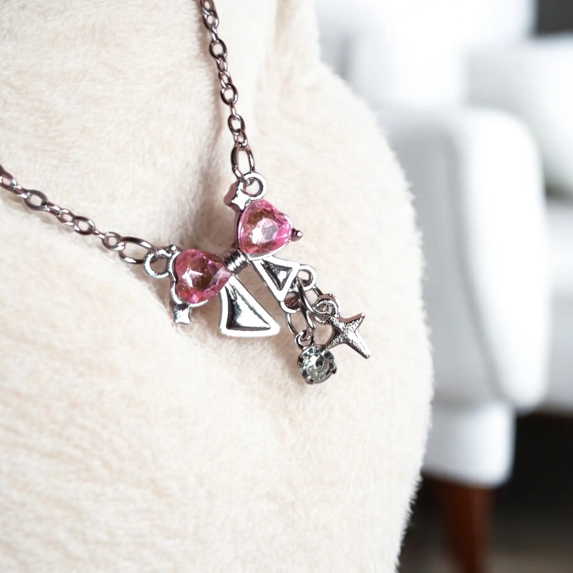 Lazo plateado con corazones rosa 3