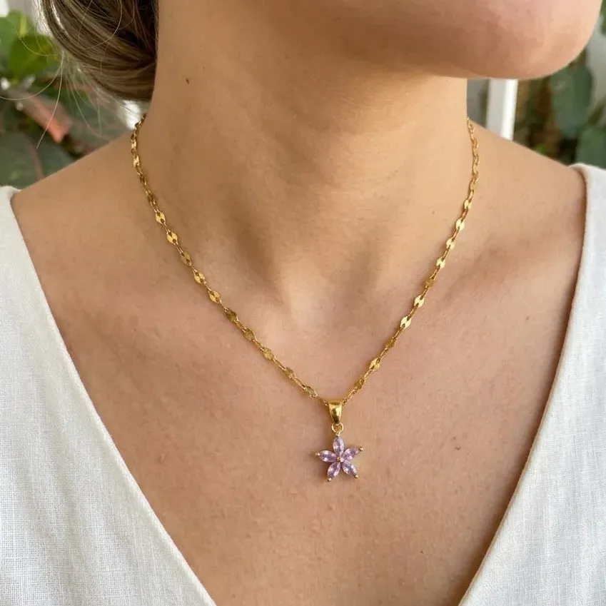 Cadena Y Dije En Acero Con Piedra Circon De Flor Pequeña Lila 2