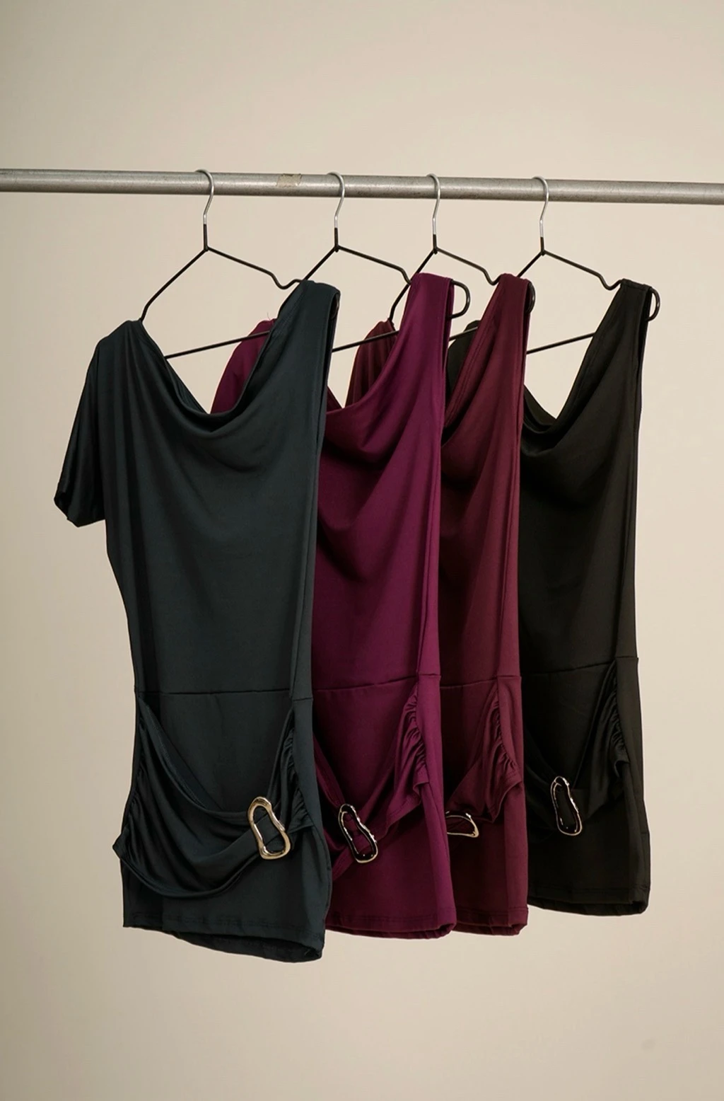 VESTIDO CORTO HOMBRO CAIDO  2