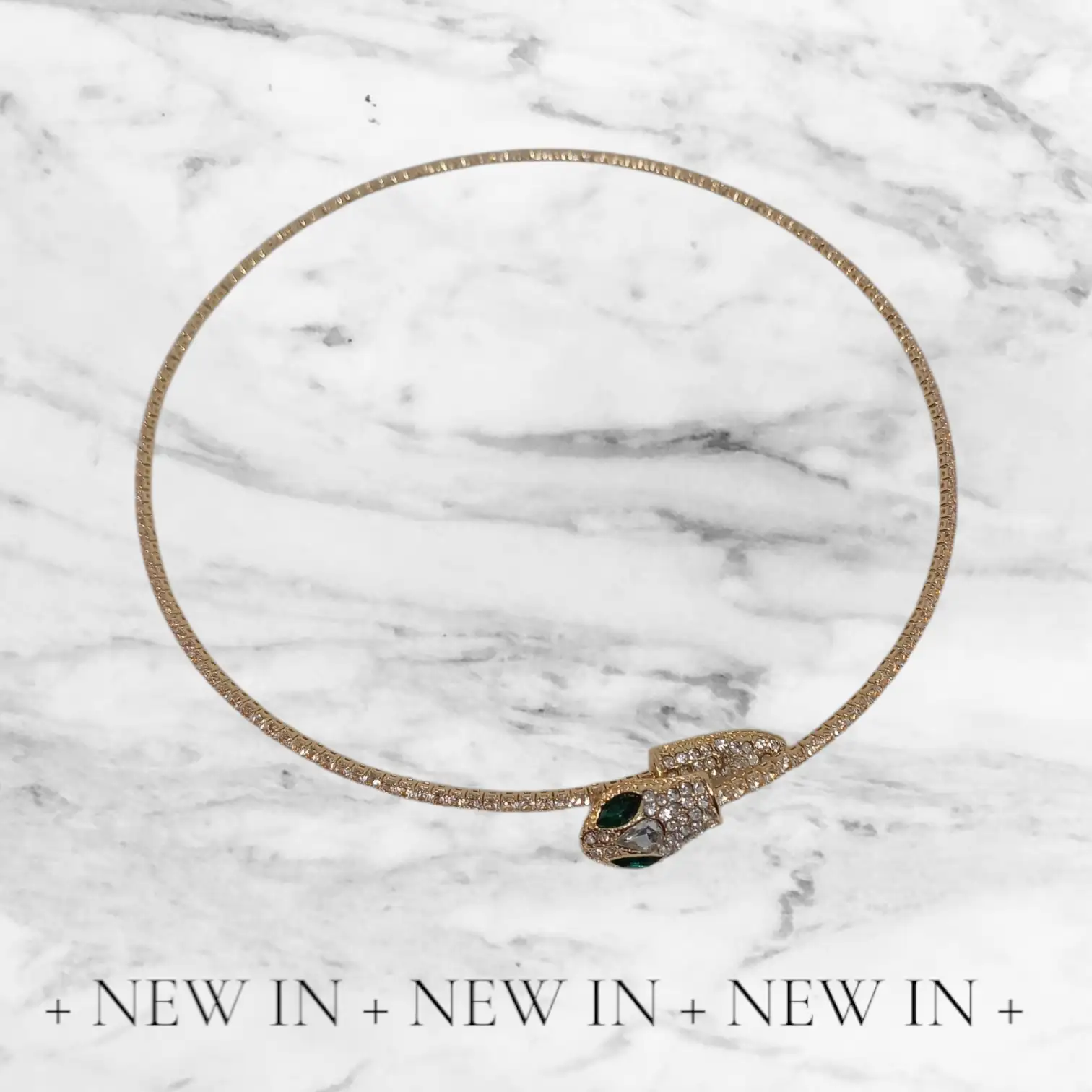Collar gargantilla dorada de serpiente