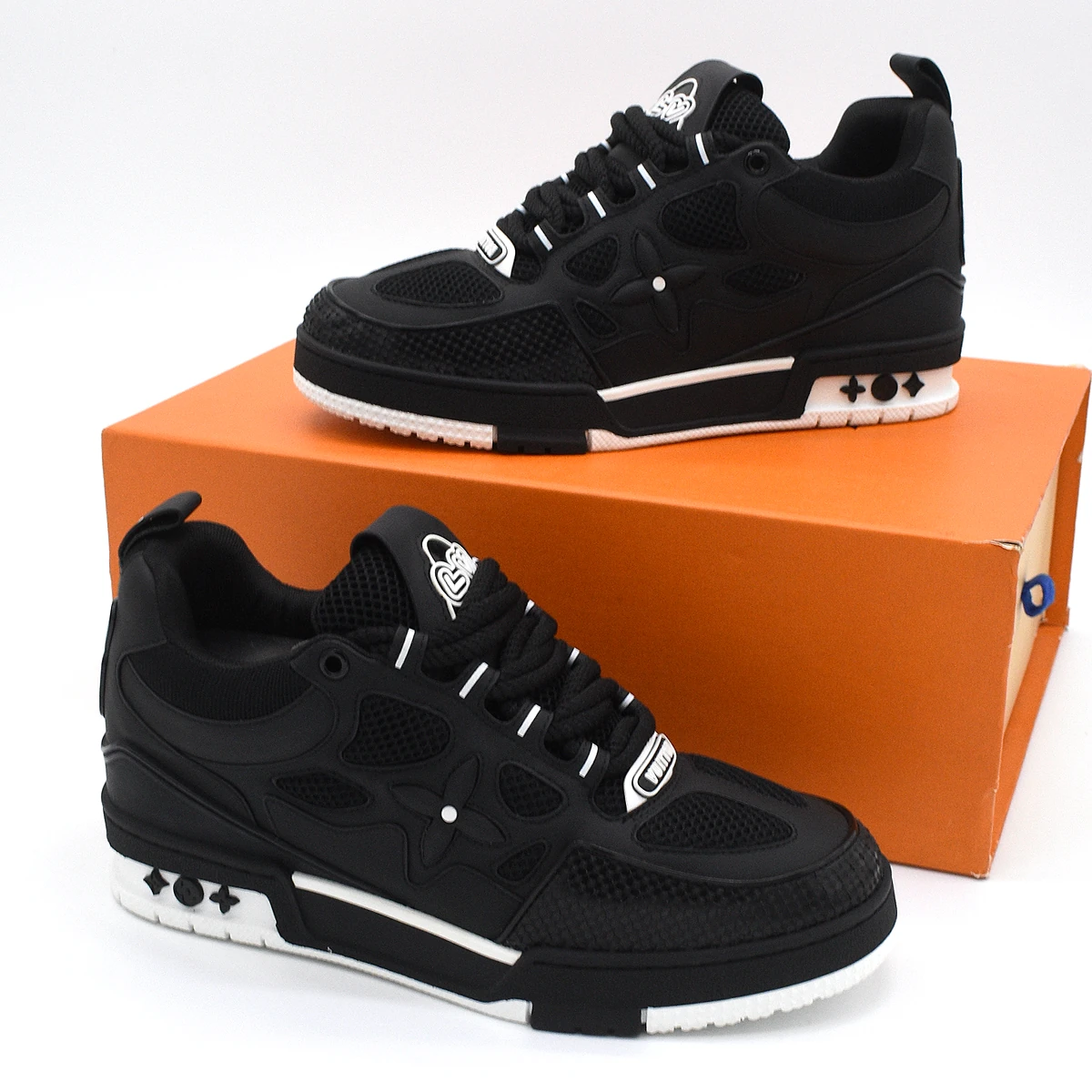 Louis Vuitton LV Skate Sneaker en blanco y negro 9