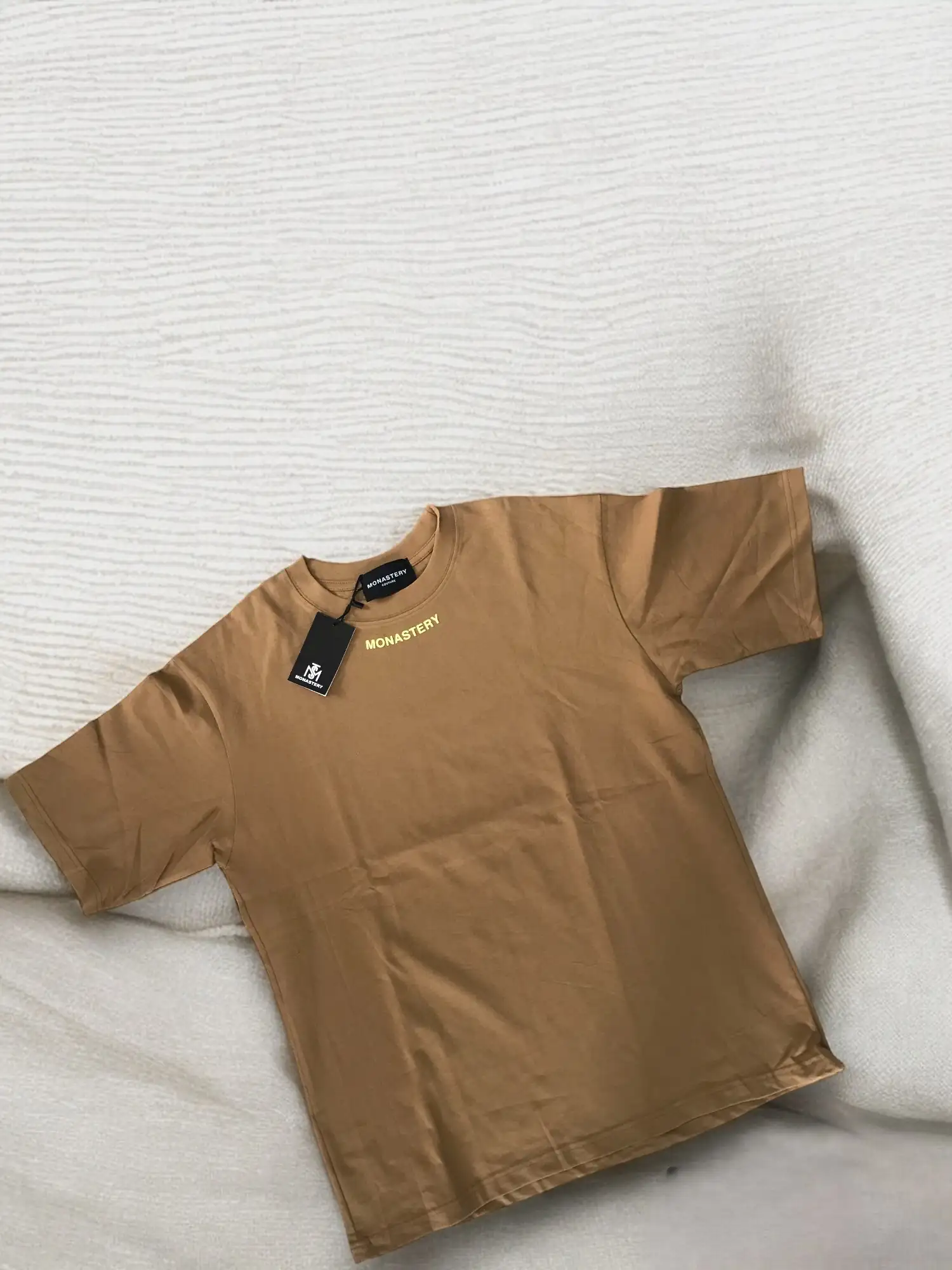 Camiseta Monastery Caramelo Robot