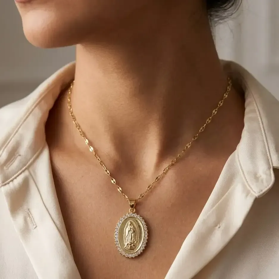 Cadena Y Dije En Acero Con Piedra Circon De Virgen De Guadalupe Blanca 3