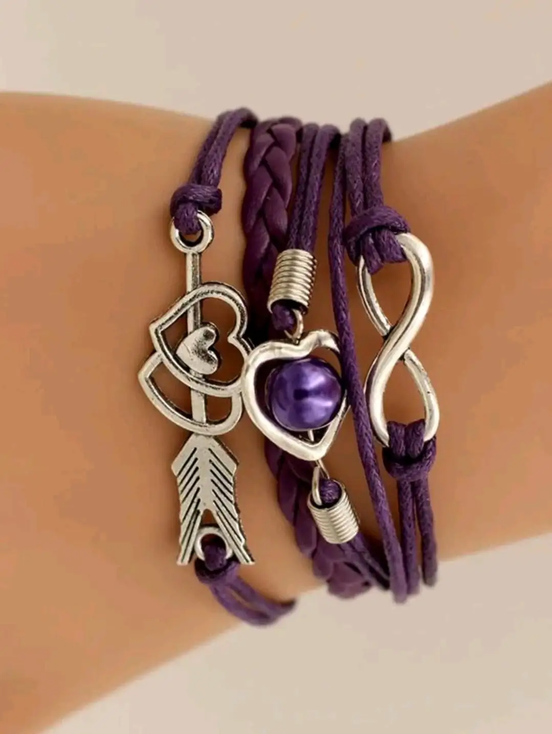Pulsera morada con corazones e infinito