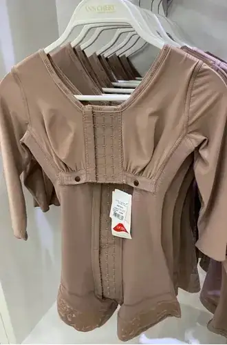 Body short con mangas CLARA ANNCHERY  2