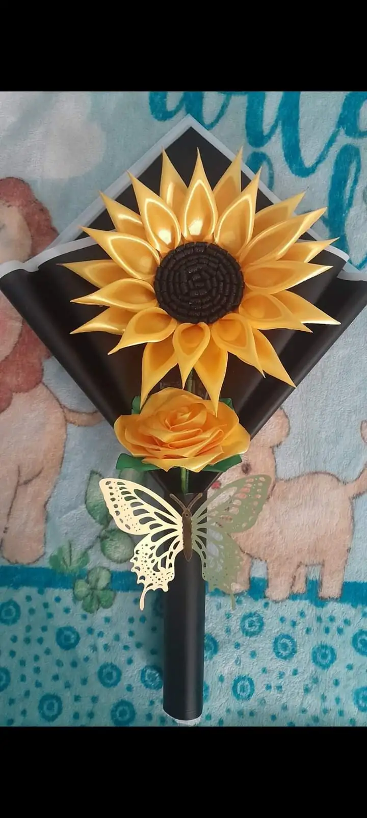 Girasol y rosa eterna amarillos