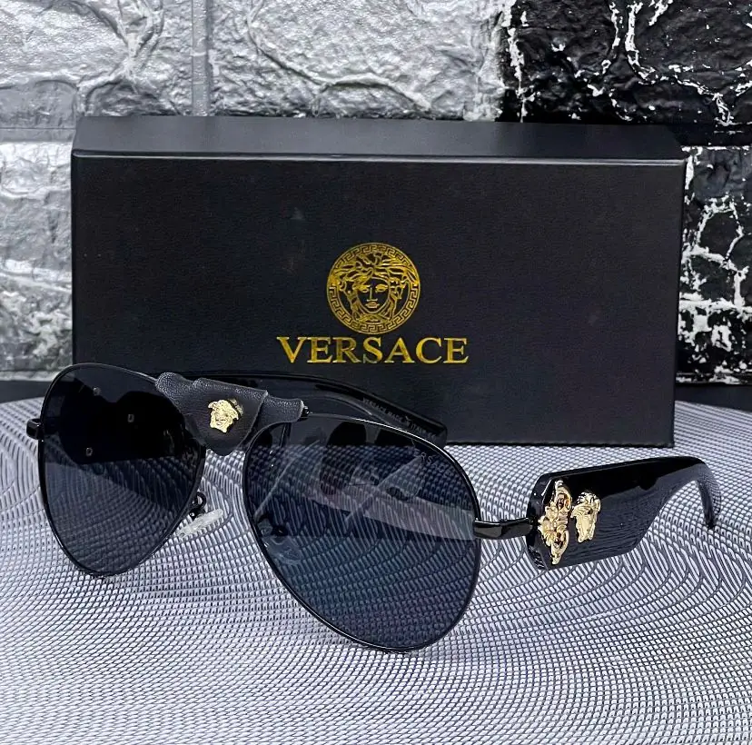 VERSACE 