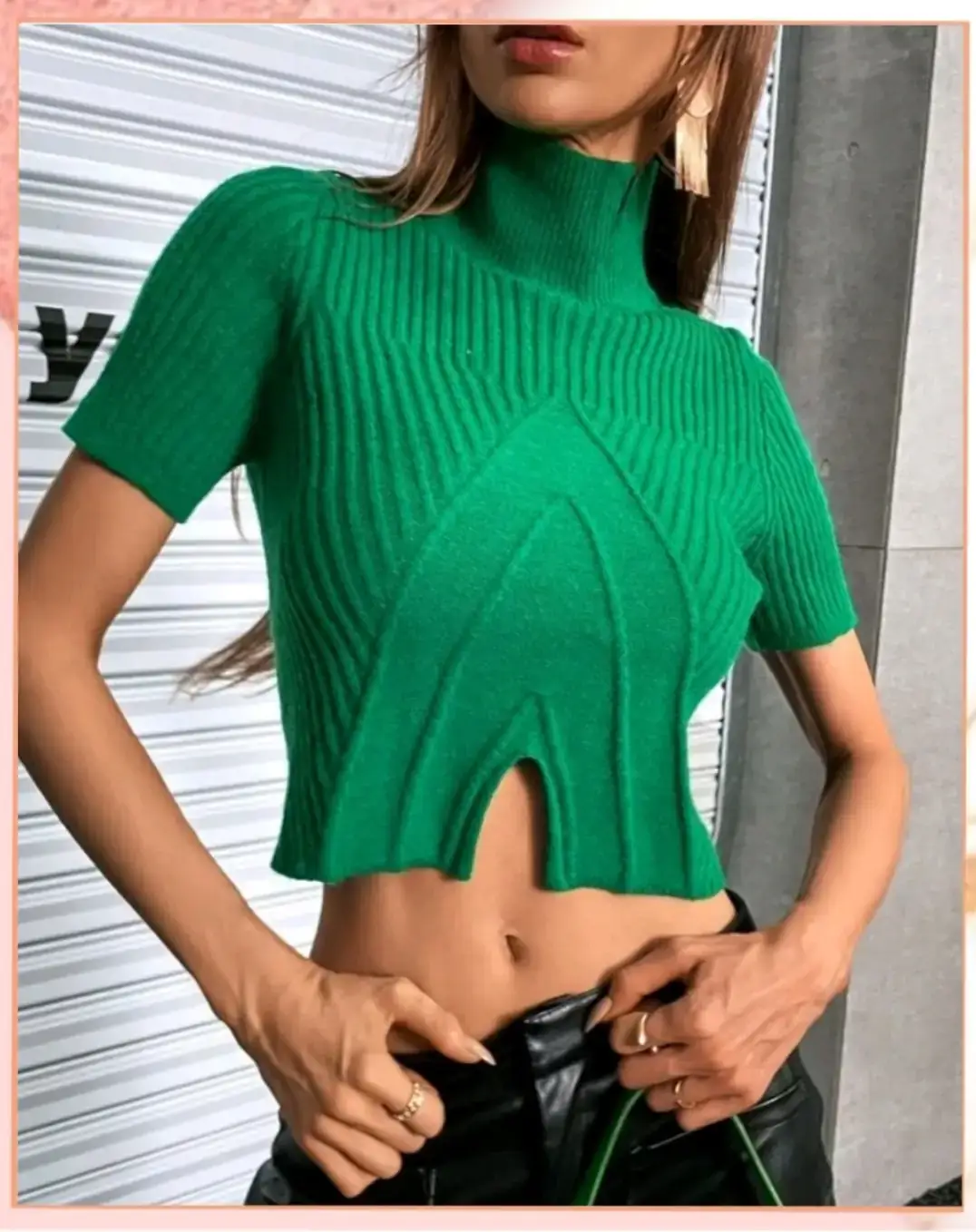 S - Crop Top cuello alto verde. 