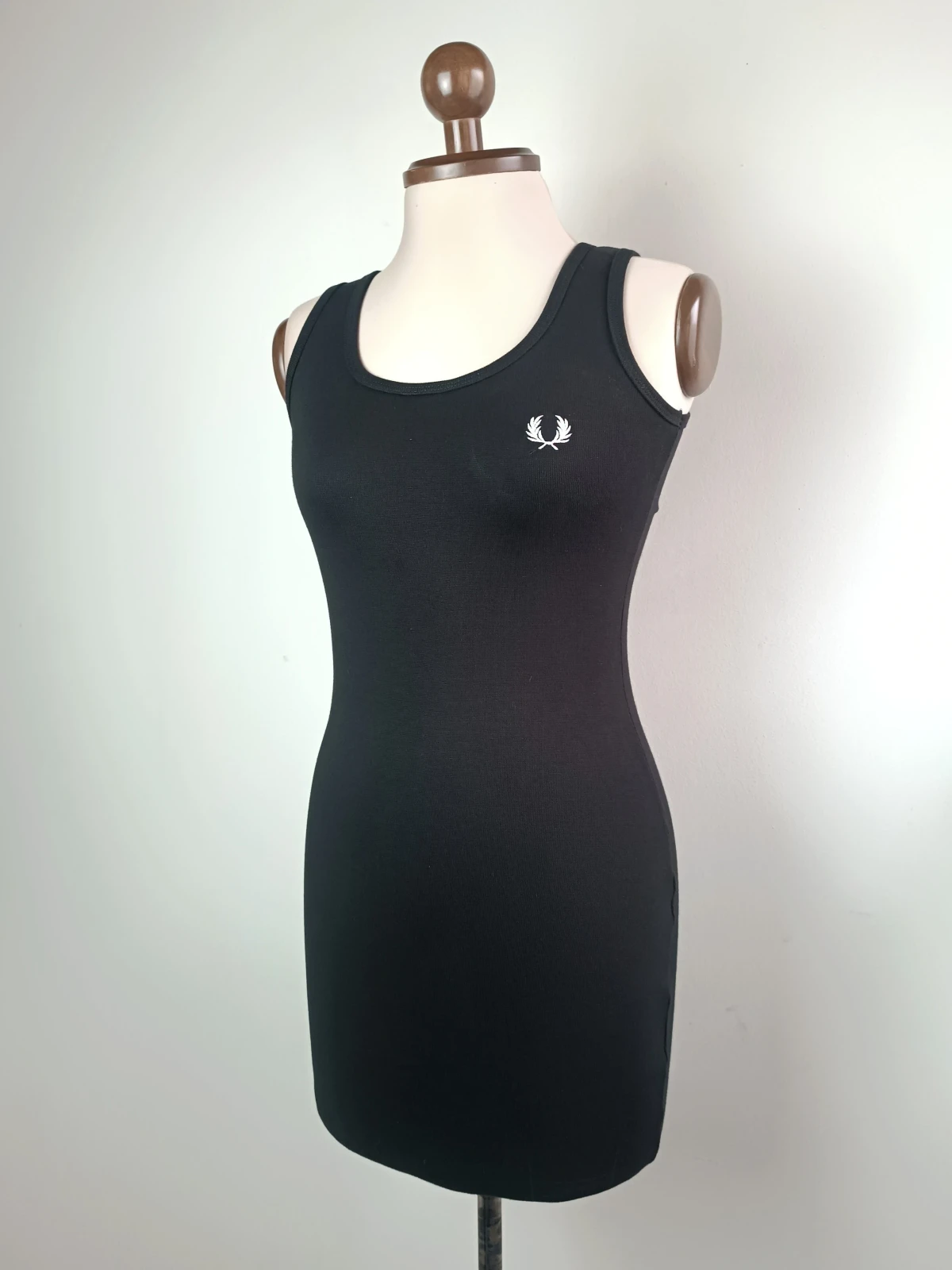 Vestido negro en rib 