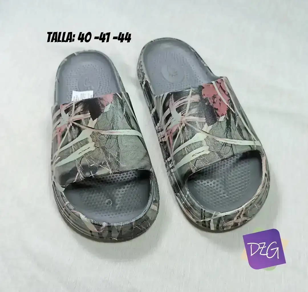 Chanclas de caballero capellada con estampado 