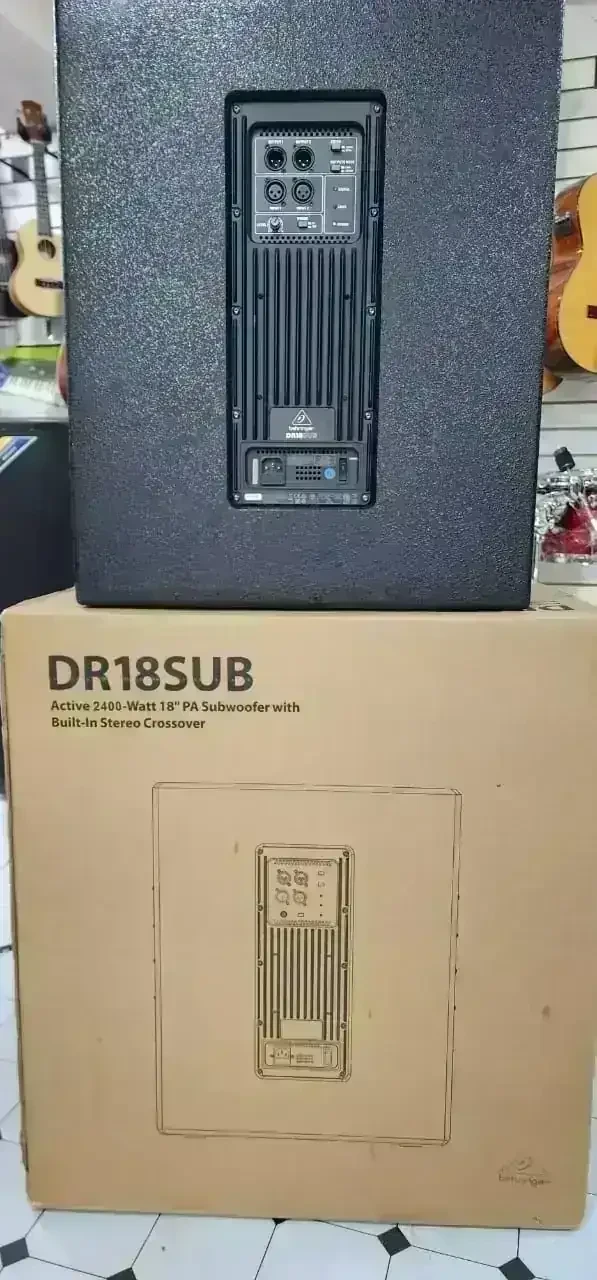 BAJOS BEHRINGER 18 PULGADAS ACTIVO