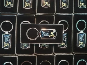 LLAVERO DE METAL RECTANGULAR