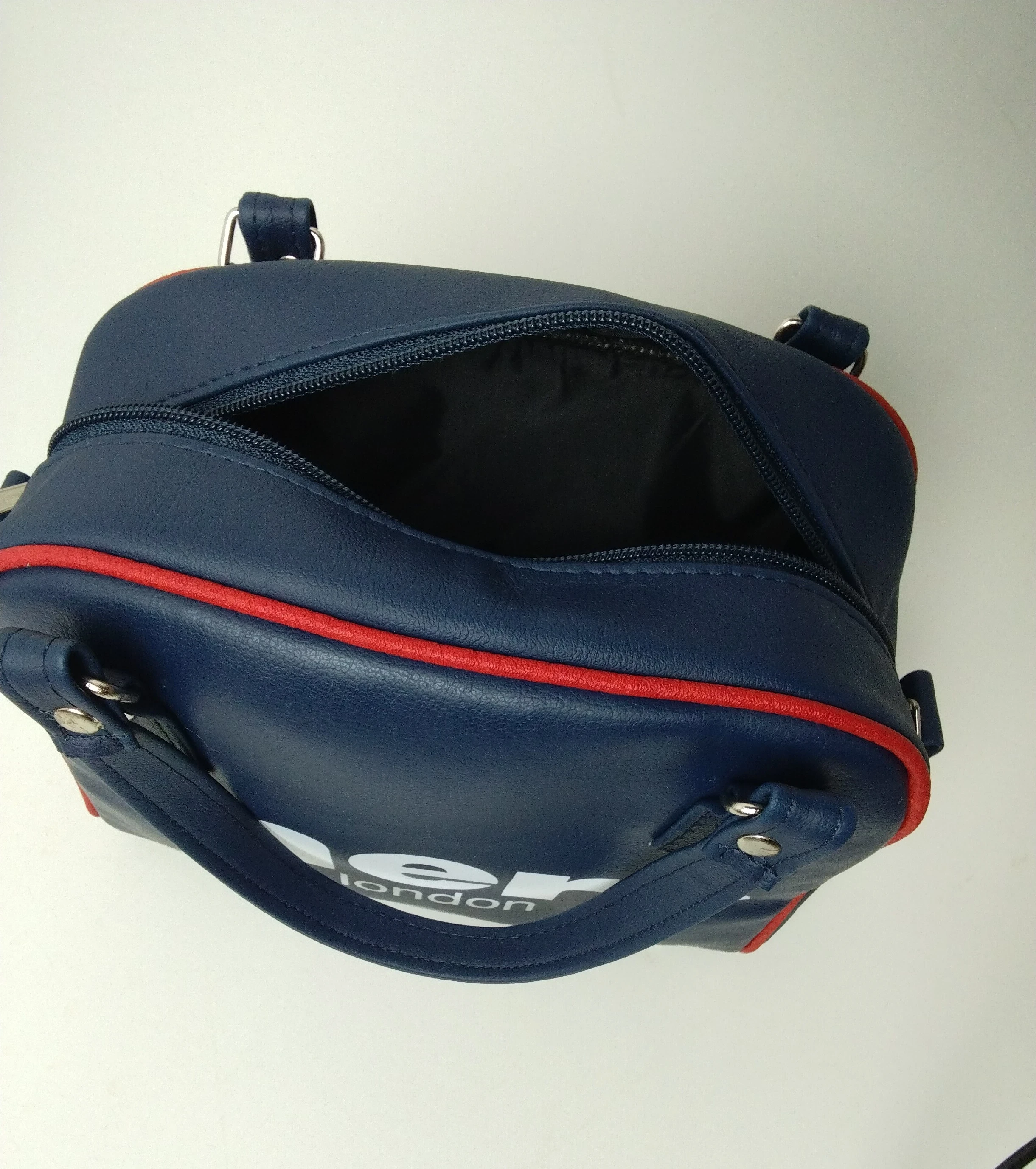 Bolso azul oscuro estampado merc 2
