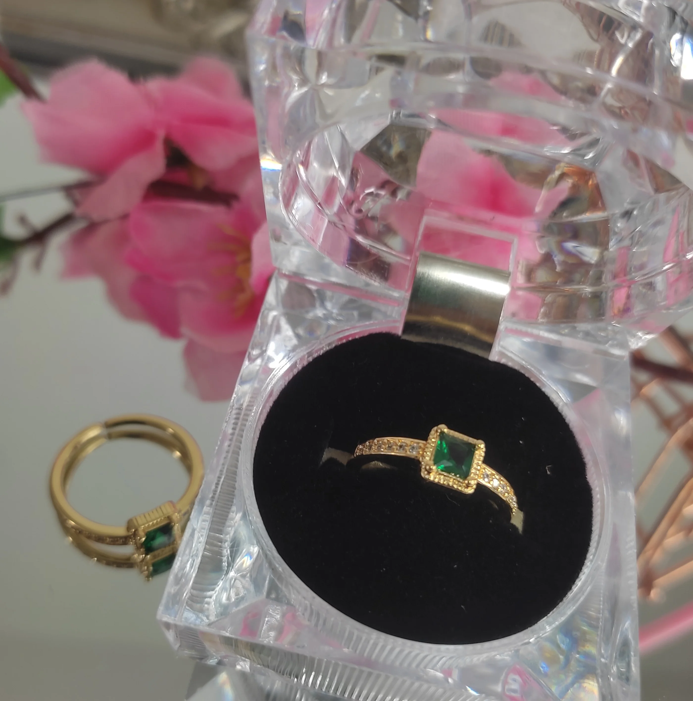 ANILLO AJUSTABLE ESMERALDA
