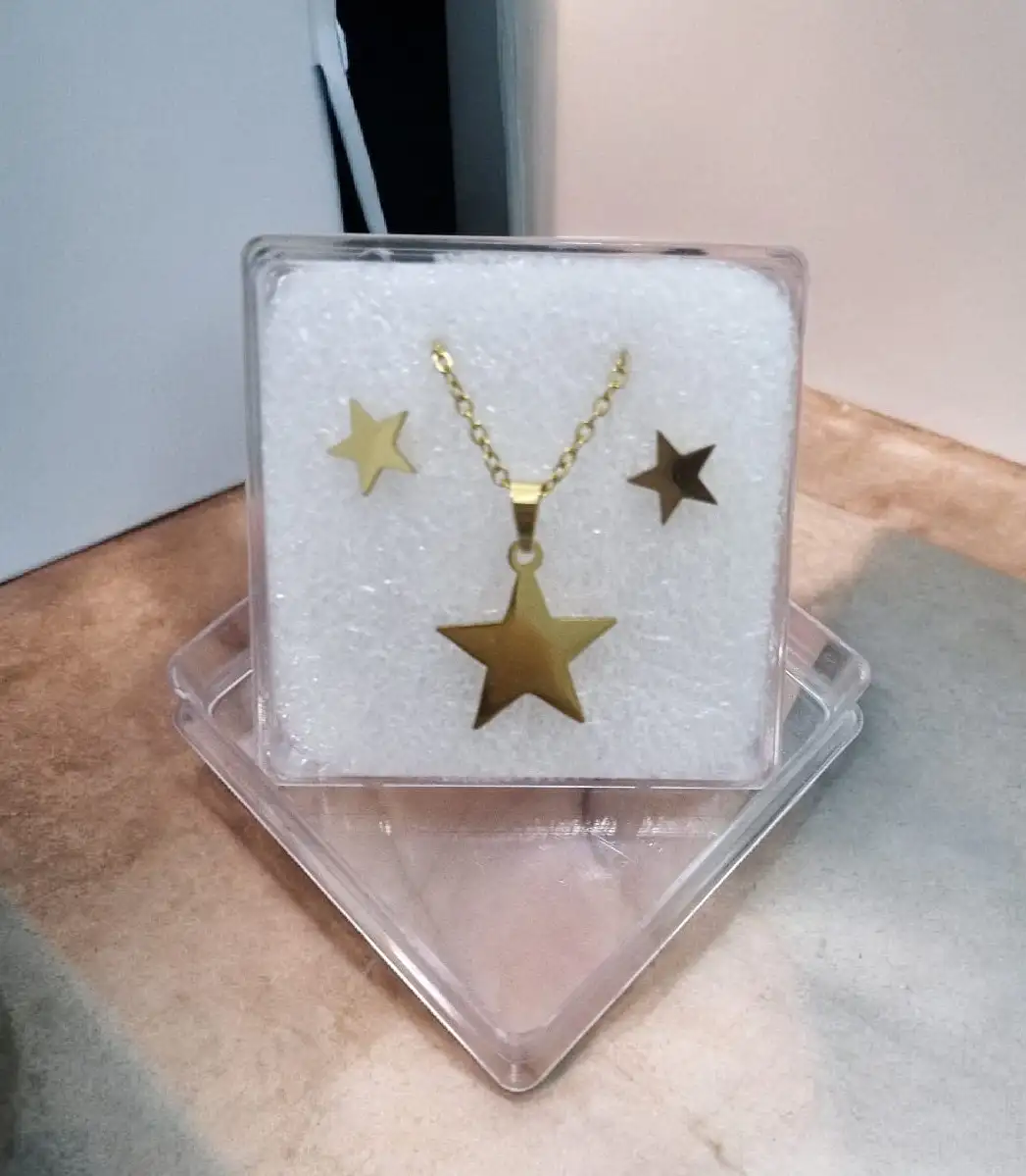 JUEGO DE COLLAR Y ARETES DE ESTRELLITA