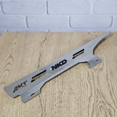 NKD 125 Protector de cadena acero cromado logo 3d negro ML
