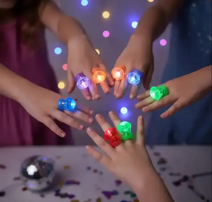 Anillo diamante luminoso plastico  3