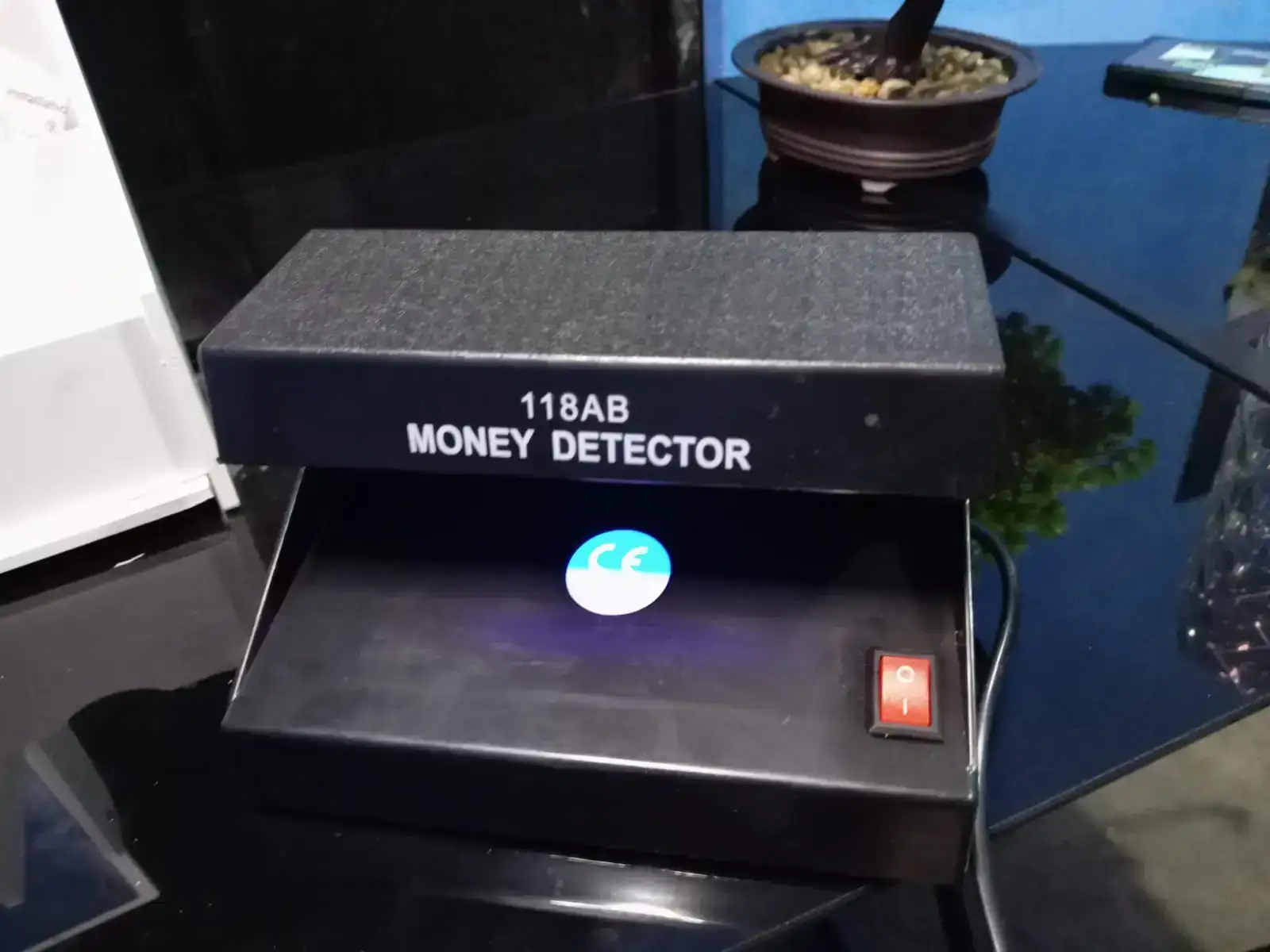 Maquina detector de billetes falsos  3