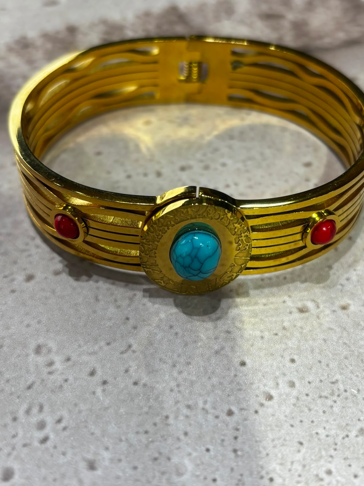 brazalete acero con enchape en oro 
