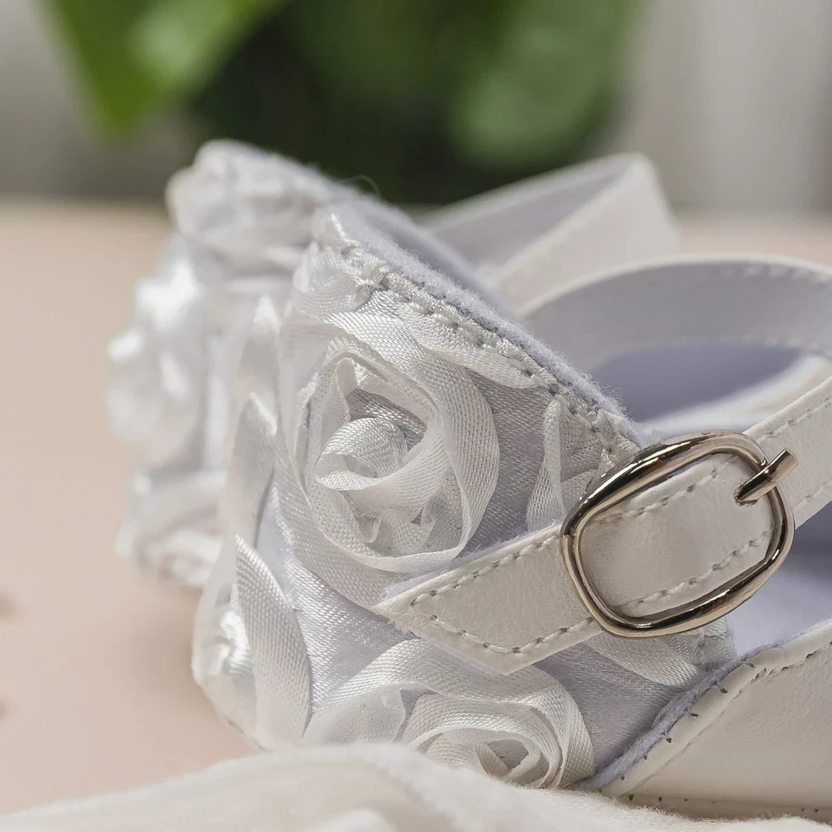 ZAPATITOS BLANCOS FLORES  4