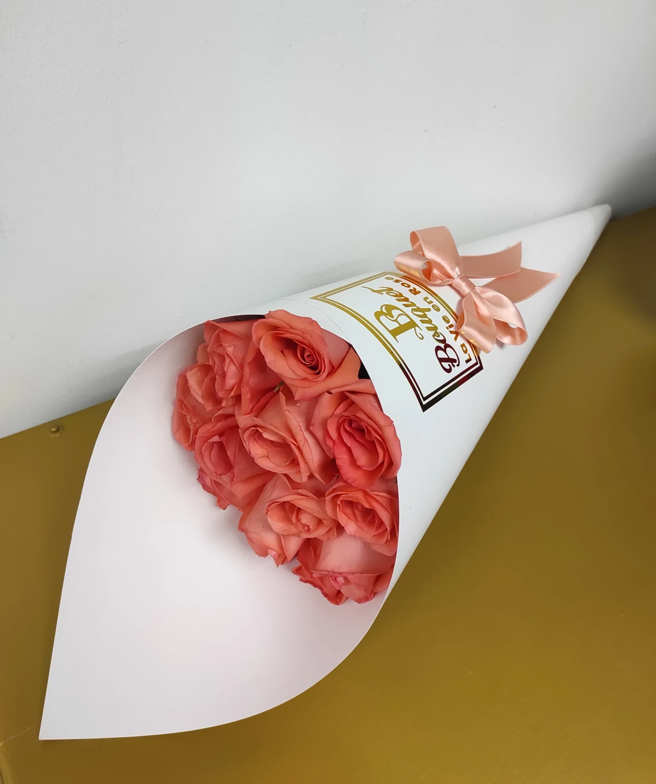 Cono de 12 rosas 6