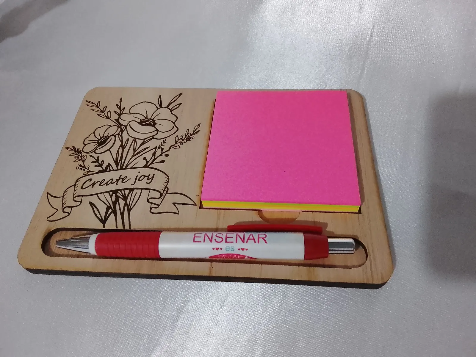 Soporte con notas adhesivas y lapicera personalizada 
