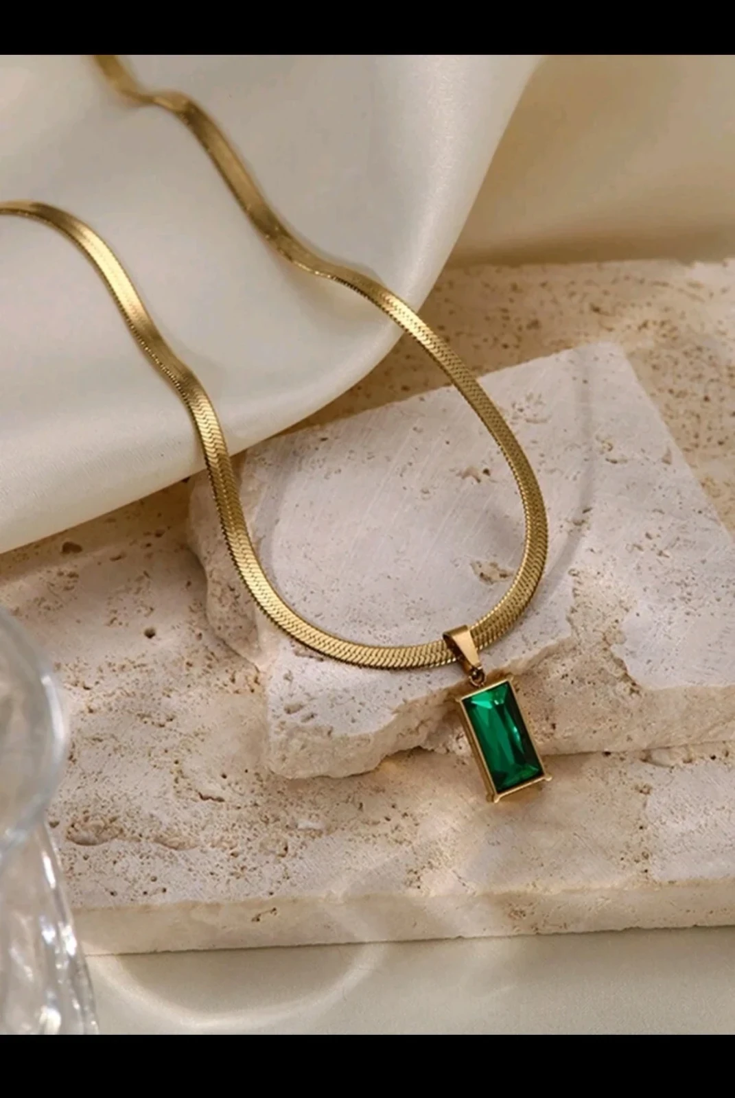 Set de Joyería Esmeralda Vintage - Cadena Plana y Zarcillos en Acero Inoxidable con Baño de Oro 18K 6