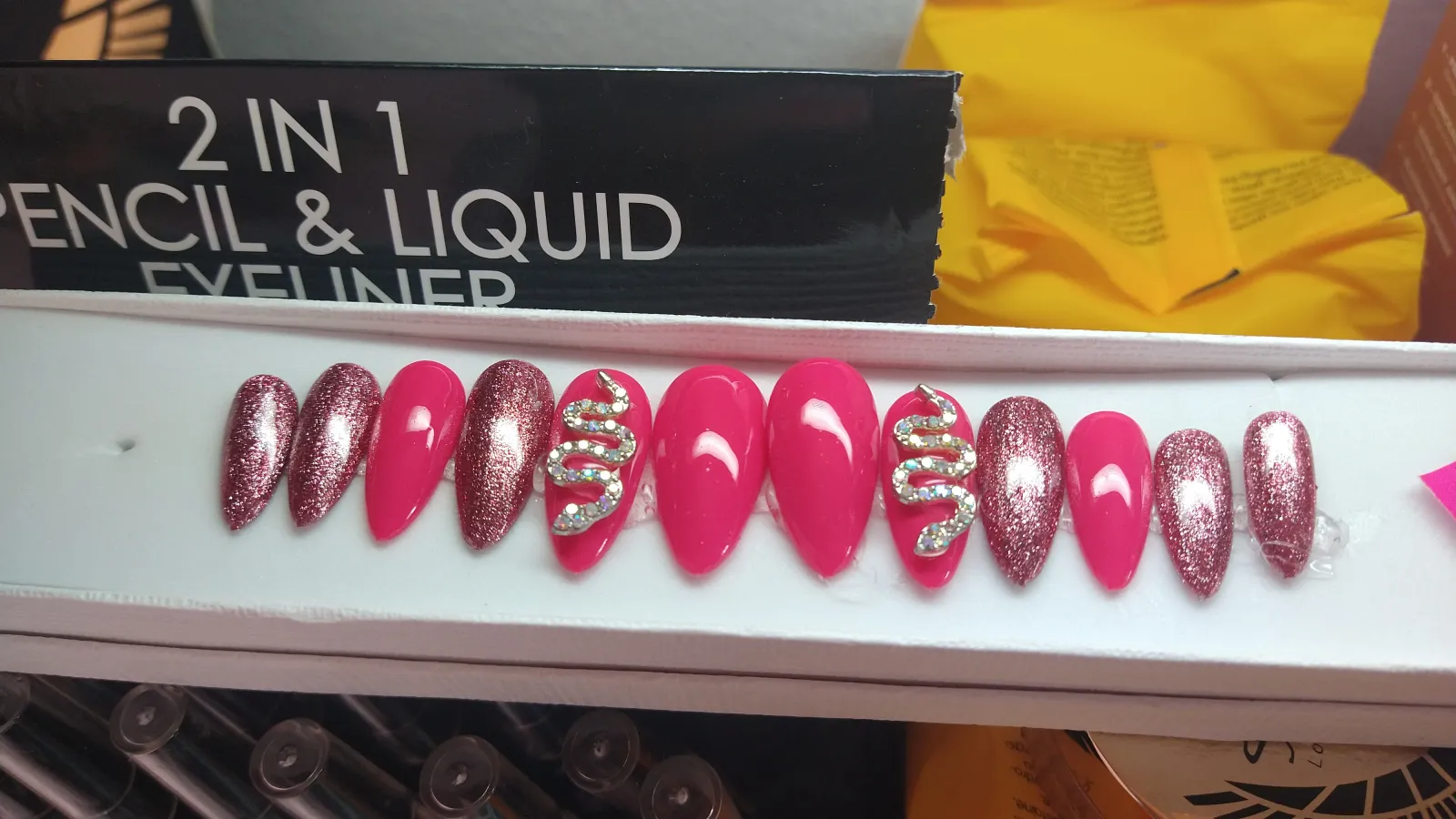 Uñas vibora rosa 3