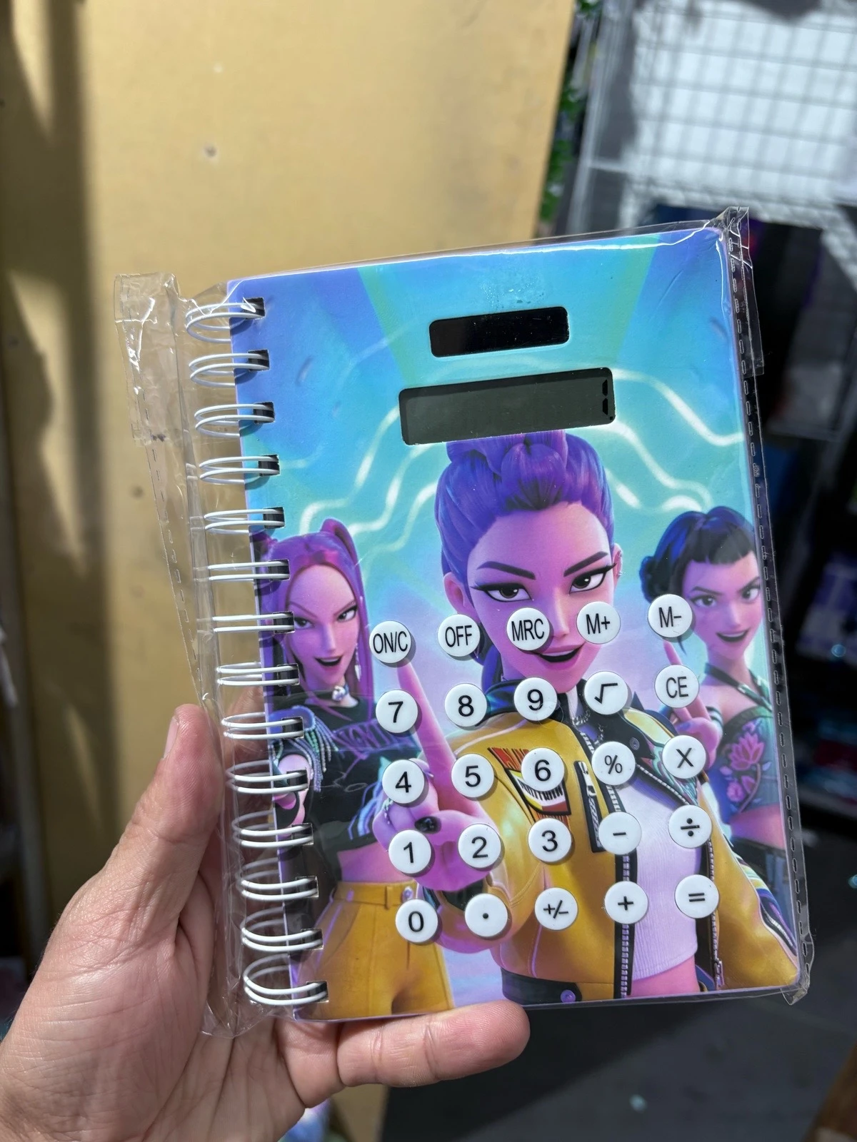 Libreta de personaje con calculadora solar  4