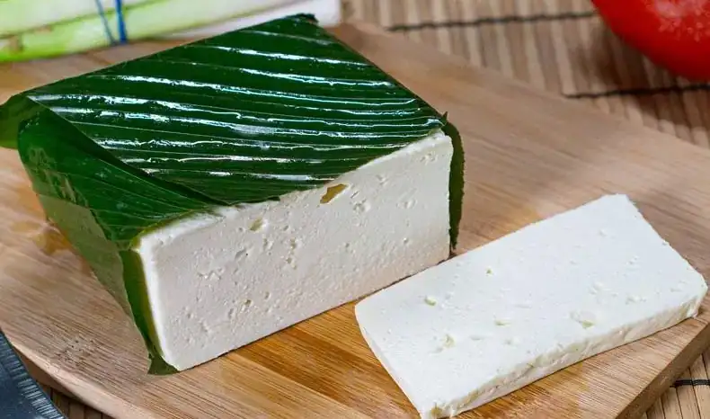 QUESO FRESCO CON HOJA