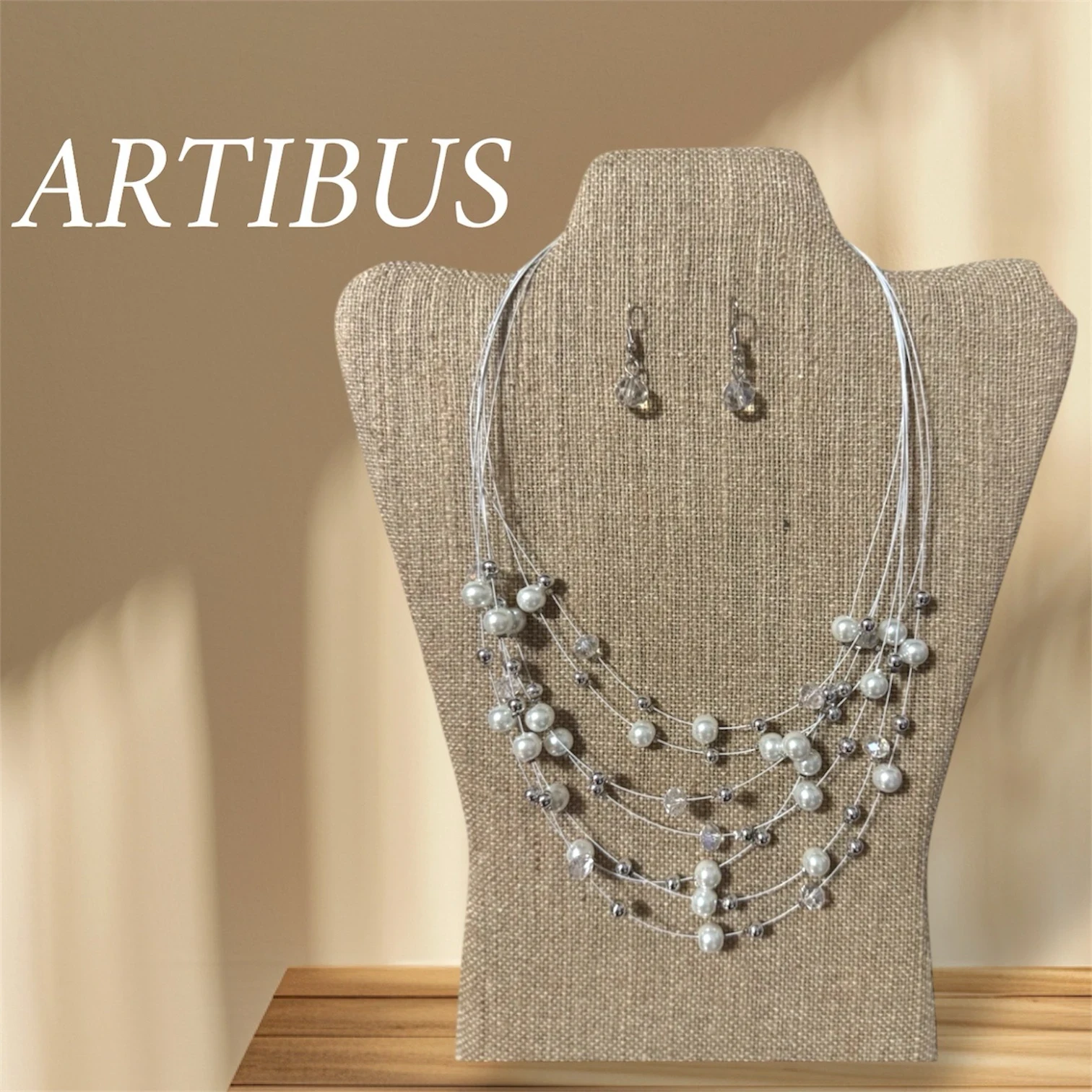 Collar Flotante en Capas 