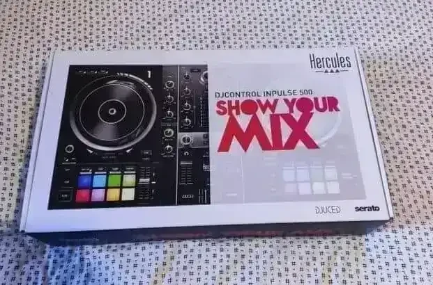💥CONTROLADOR DJ INPULSE 500 HERCULES    Hercules DJControl Inpulse 500 es la nueva controladora de DJ que te permite lograr tus ambiciones! Creada para Serato DJ Lite y DJUCED para ayudarte a iniciarte en el DJing, refinar tus habilidades y actuar delante de público, DJControl Inpulse 500 tiene un diseño profesional con una robusta placa de soporte metálica, y montones de funciones geniales: cuatro patas extensibles/retráctiles no deslizantes para elevar tu mezcla, un mezclador hardware para las entradas de audio, una área Filter/FX específica con impresionantes efectos, dos grandes jog wheels con detección táctil para scratching, 16 pads RGB de goma retroiluminados, útiles guías luminosas para mezclar con total confianza... y mucho más. Puedes incluso mezclar con servicios de streaming de música, que incorporan millones de pistas — como TIDAL y SoundCloud GO+ en Serato DJ Lite, y Beatport LINK, Beatsource LINK y Qobuz en DJUCED.