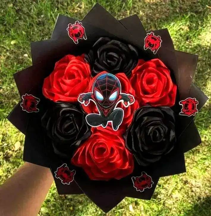 Ramo de rosas eternas del hombre araña 